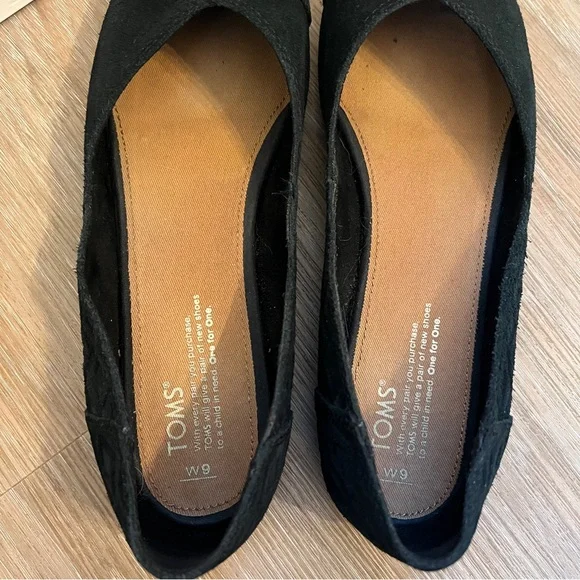 TOMS Black Suede Ballet Flats Size 9 - Picture 6 of 7